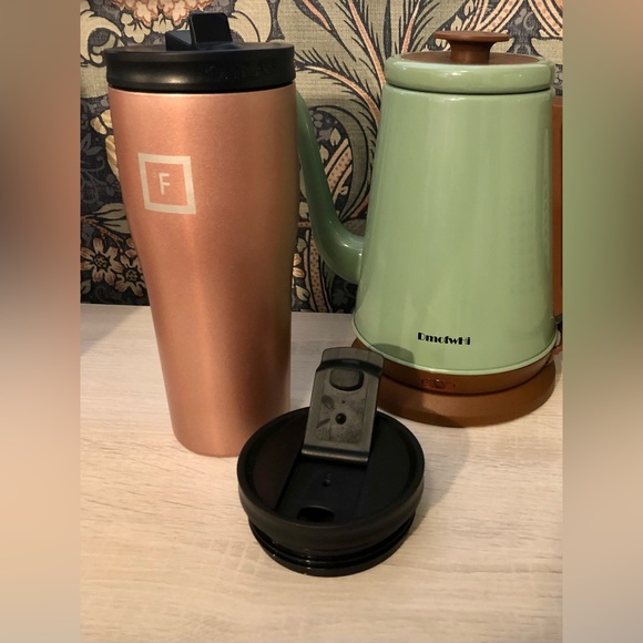 Iron Flask 24 oz. Rose Gold Rover Tumbler 2.0 - Picture 2 of 9